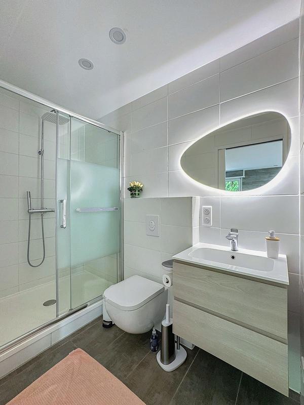 Maison - 180 m² - 9 pièces