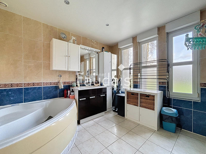 Maison - 127 m² - 7 pièces