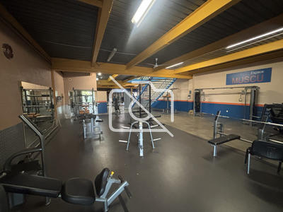 Entrepôt - 1 200 m²