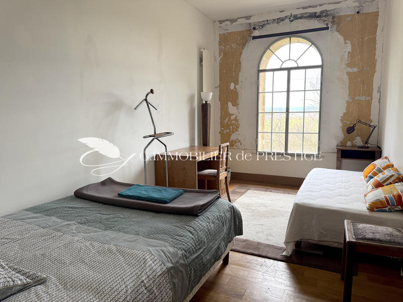 Propriété - 1 166 m² - 15 pièces