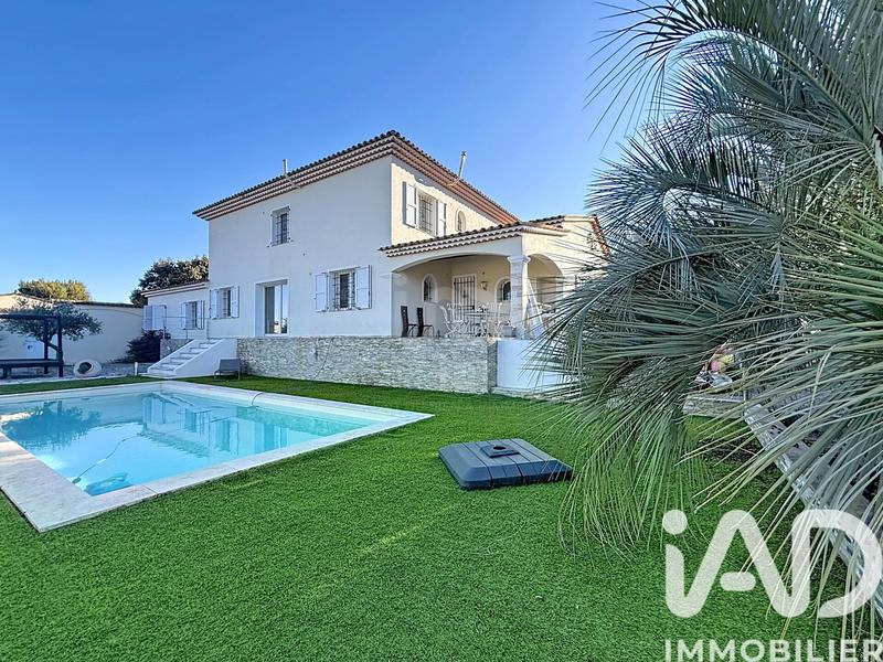 Maison - 251 m² - 7 pièces