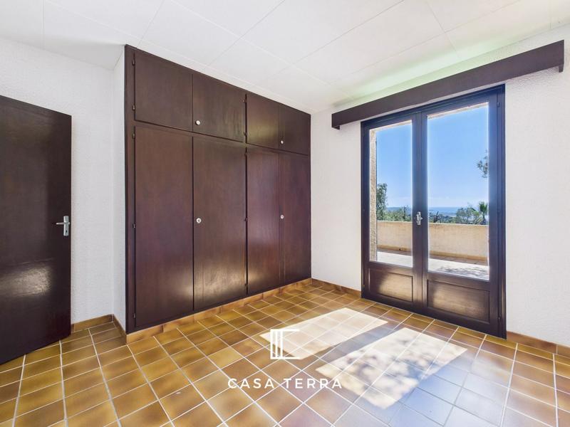 Maison - 240 m² - 12 pièces