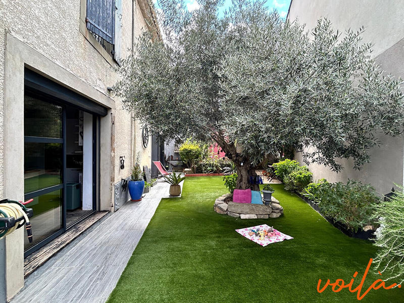 Maison - 410 m² - 9 pièces