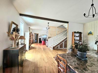 Propriété - 200 m² - 8 pièces