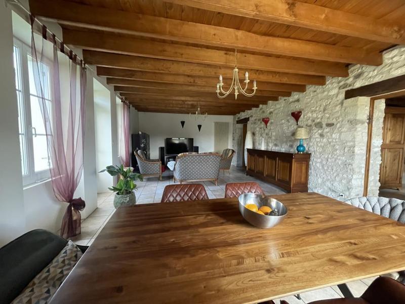 Propriété - 162 m² - 6 pièces