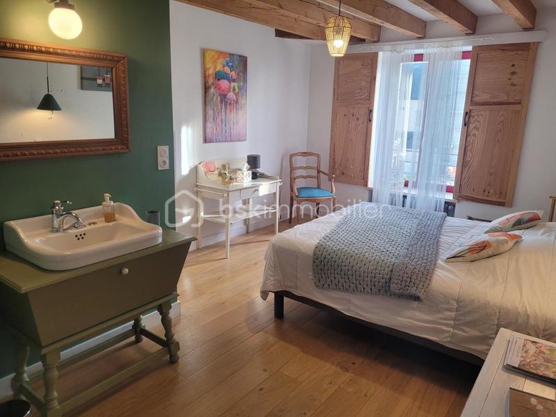 Maison de village - 361 m² - 12 pièces