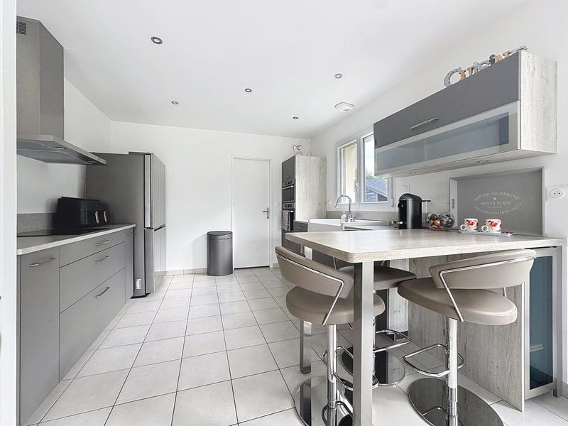 Maison - 180 m² - 7 pièces