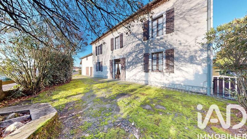 Maison - 216 m² - 8 pièces