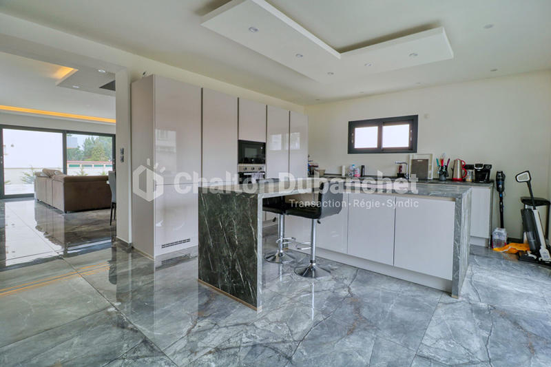 Maison - 140 m² - 5 pièces