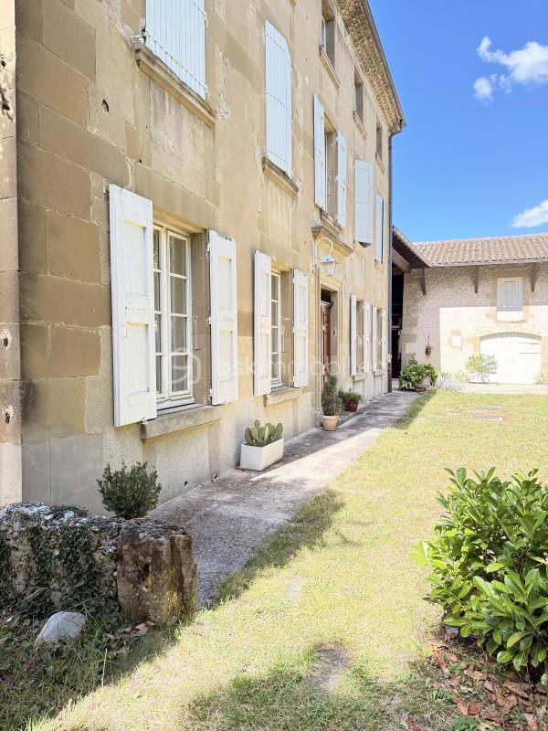 Corps de ferme - 240 m² - 8 pièces