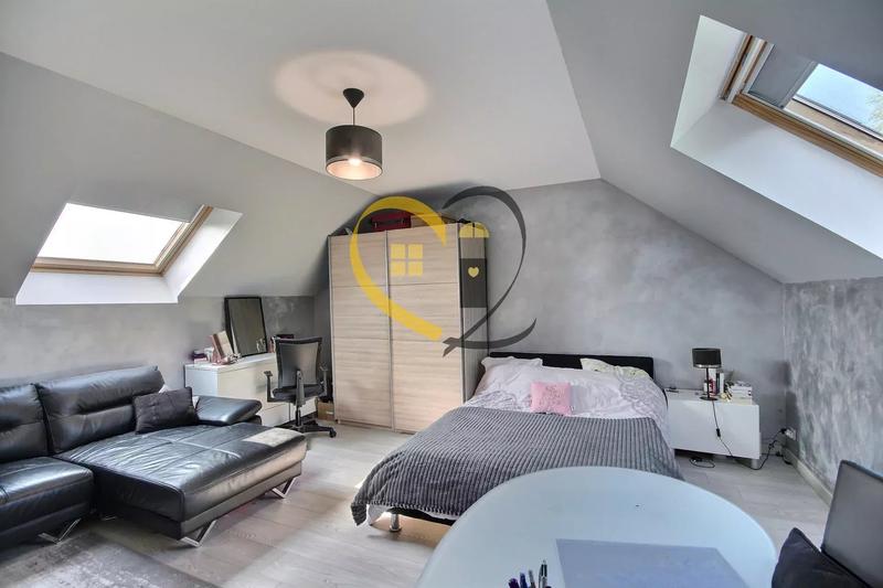 Maison - 300 m² - 11 pièces