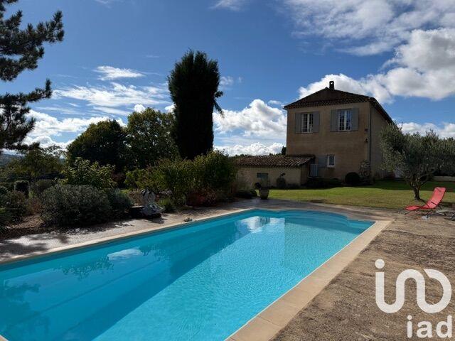 Maison - 280 m² - 10 pièces