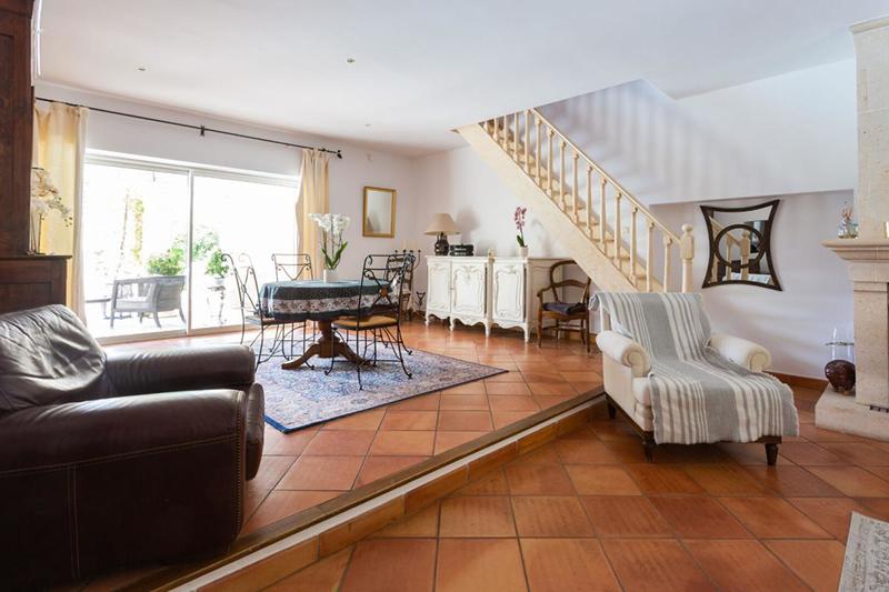 Maison - 267 m² - 9 pièces