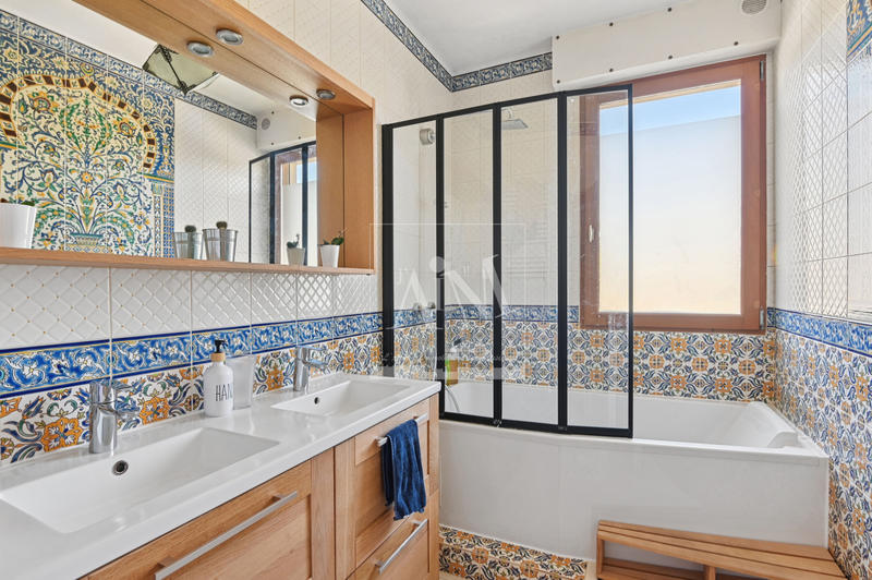 Appartement - 124 m² - 6 pièces