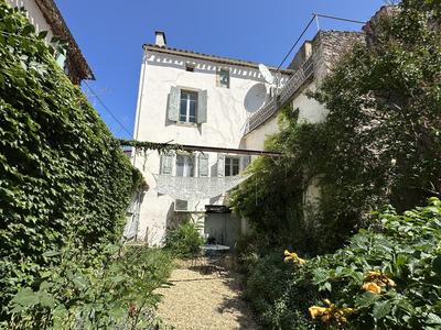 Maison - 281 m² - 7 pièces
