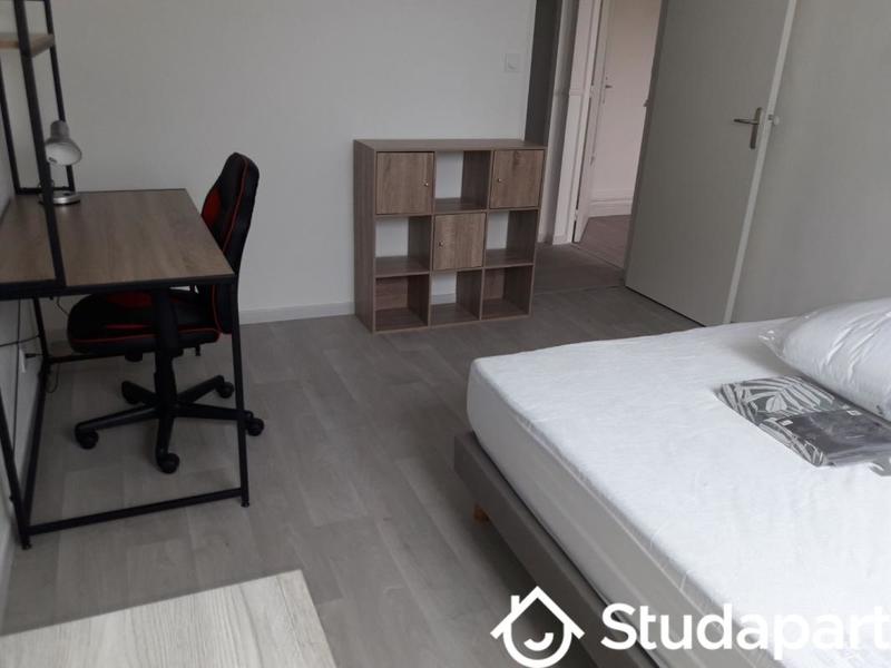 Chambre - 13 m² - 1 pièce