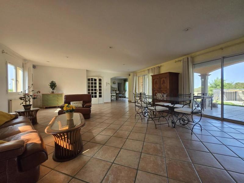 Villa - 240 m² - 6 pièces