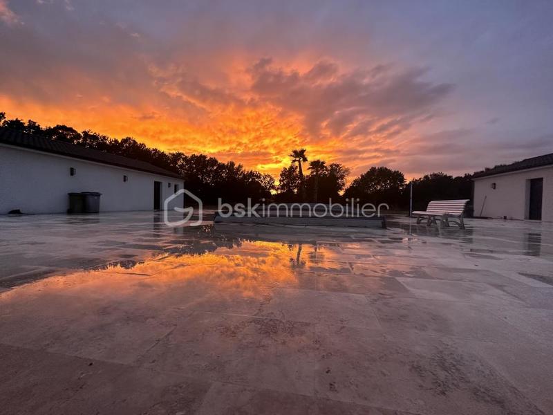 Maison - 248 m² - 11 pièces