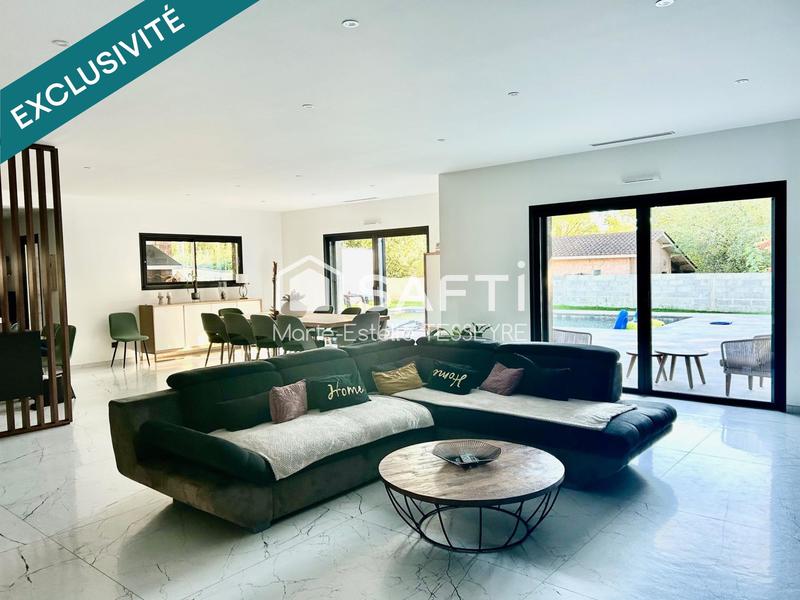 Maison - 230 m² - 6 pièces