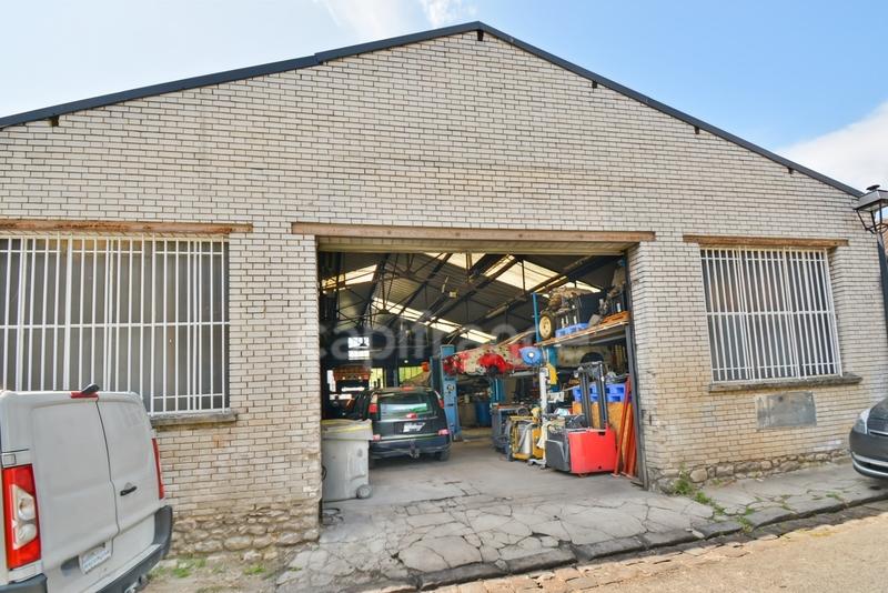 Local d'activité / Entrepôt - 900 m² - 10 pièces