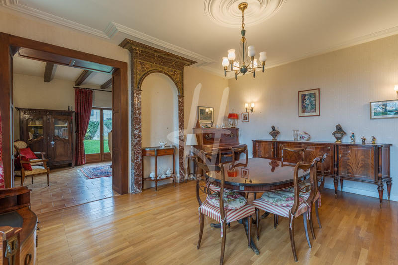 Maison - 226 m² - 7 pièces