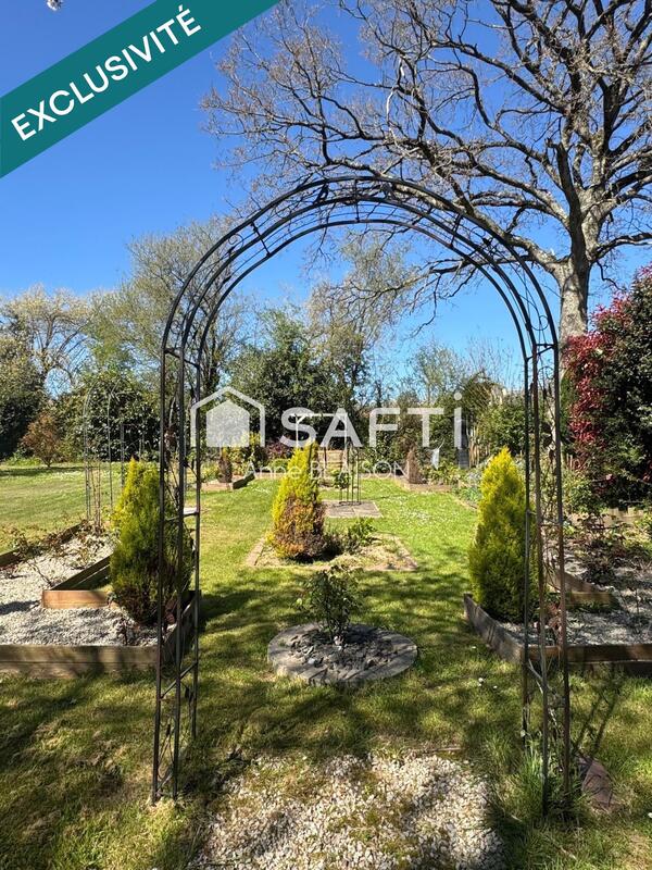 Maison - 235 m² - 8 pièces