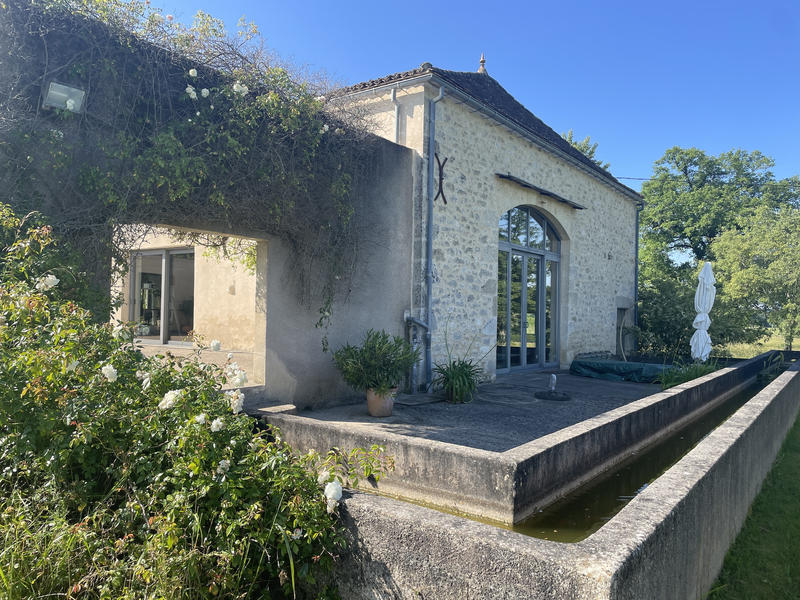 Maison - 355 m² - 4 pièces