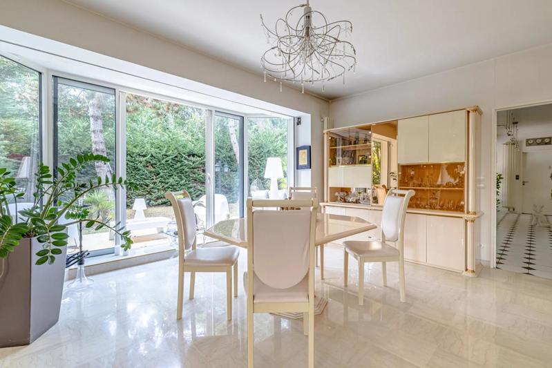 Propriété - 289 m² - 9 pièces