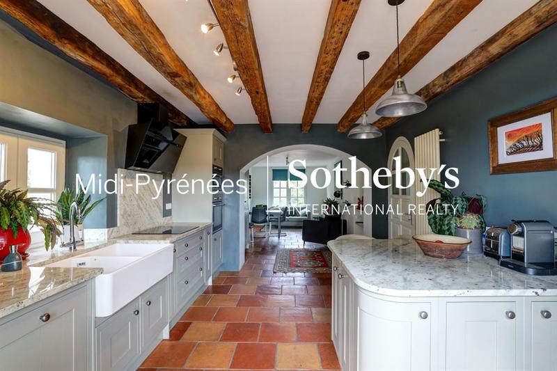 Maison - 288 m² - 12 pièces