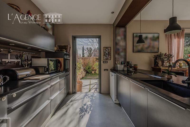 Maison contemporaine - 249 m² - 5 pièces