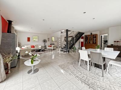 Maison - 261 m² - 7 pièces
