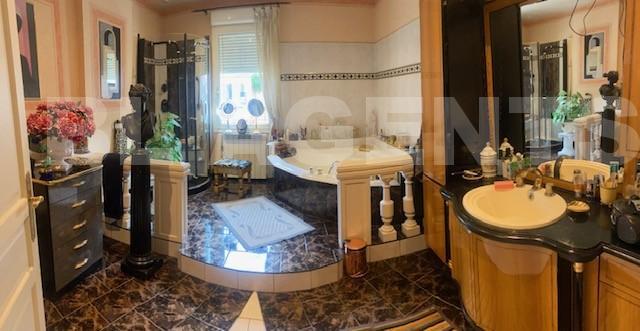 Corps de ferme - 300 m² - 10 pièces