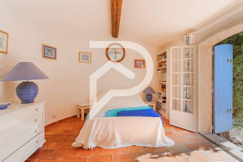 Maison - 380 m² - 10 pièces