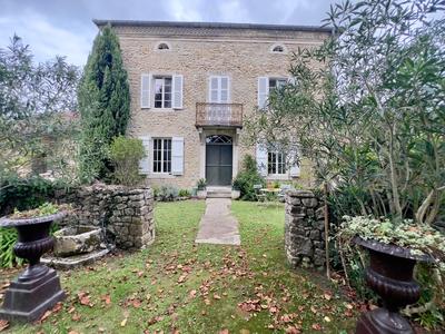 Maison de maîtres - 370 m² - 8 pièces