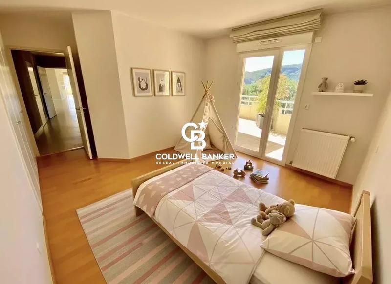 Appartement - 177 m² - 5 pièces