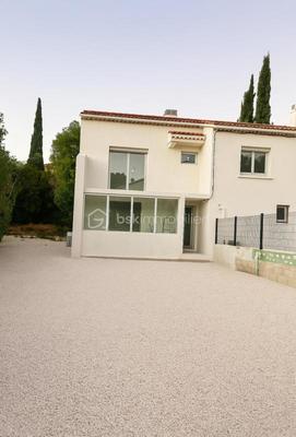 Maison - 99 m² - 4 pièces