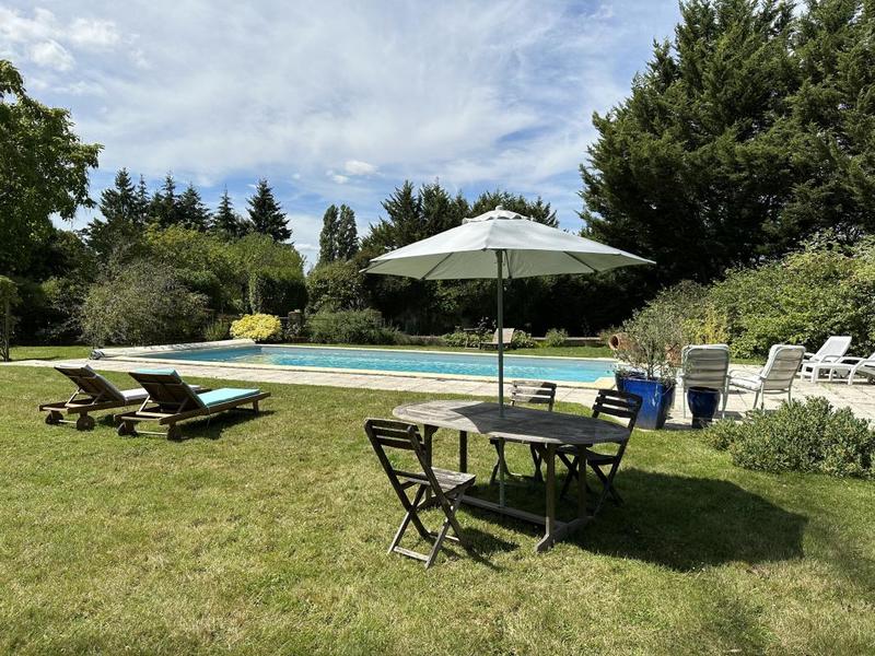 Maison - 240 m² - 10 pièces