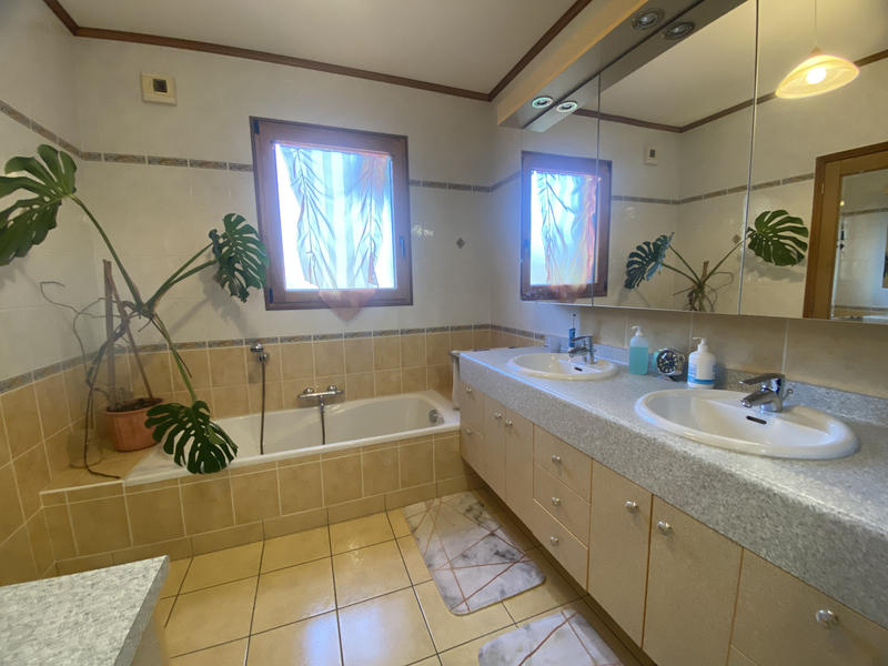 Propriété - 246 m² - 10 pièces