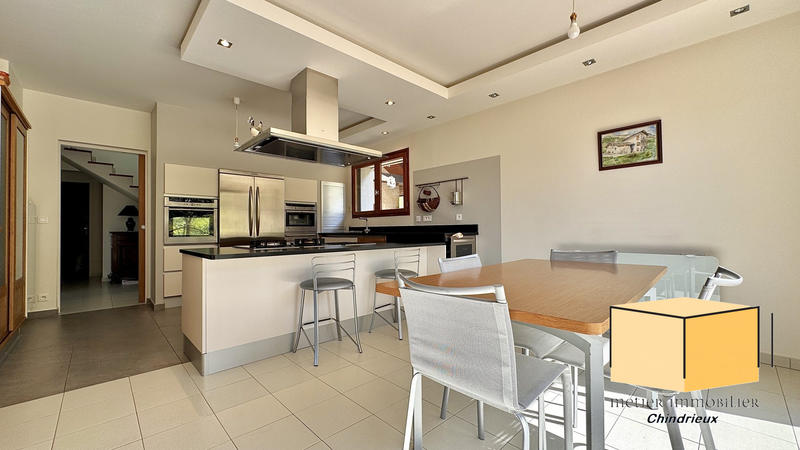 Villa - 166 m² - 6 pièces