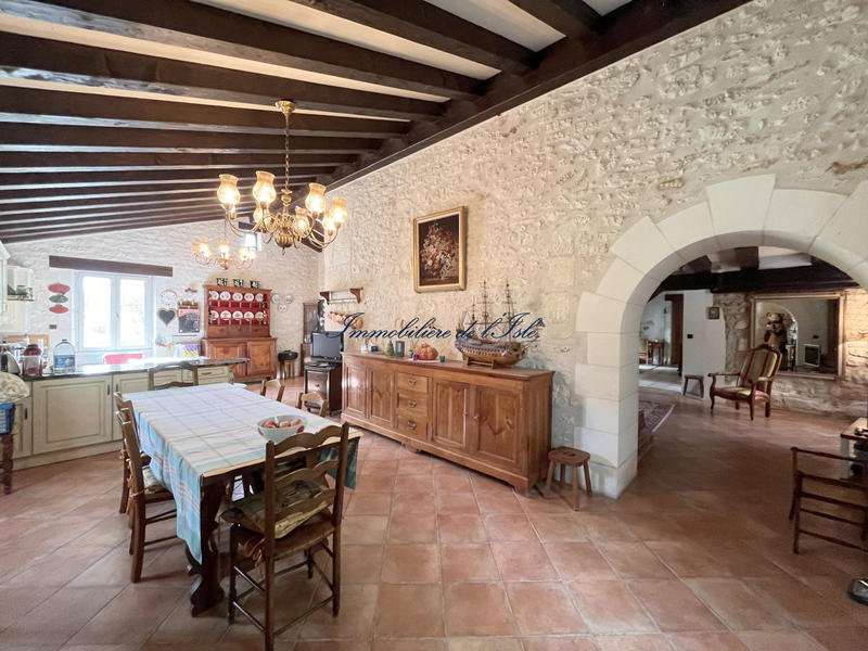 Maison - 140 m² - 7 pièces