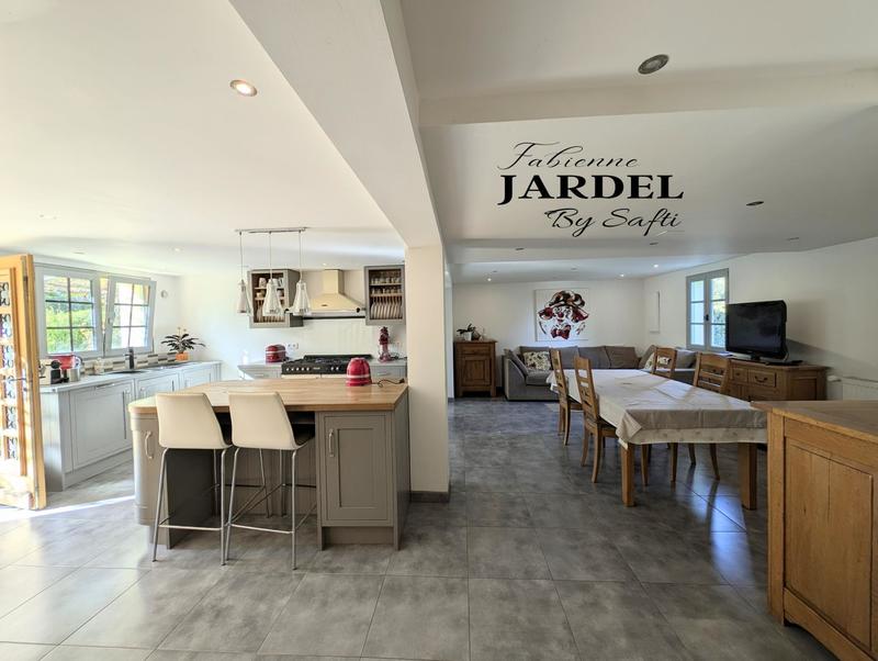 Maison - 170 m² - 6 pièces