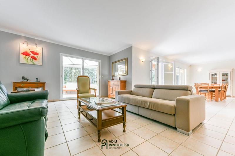 Villa - 244 m² - 10 pièces