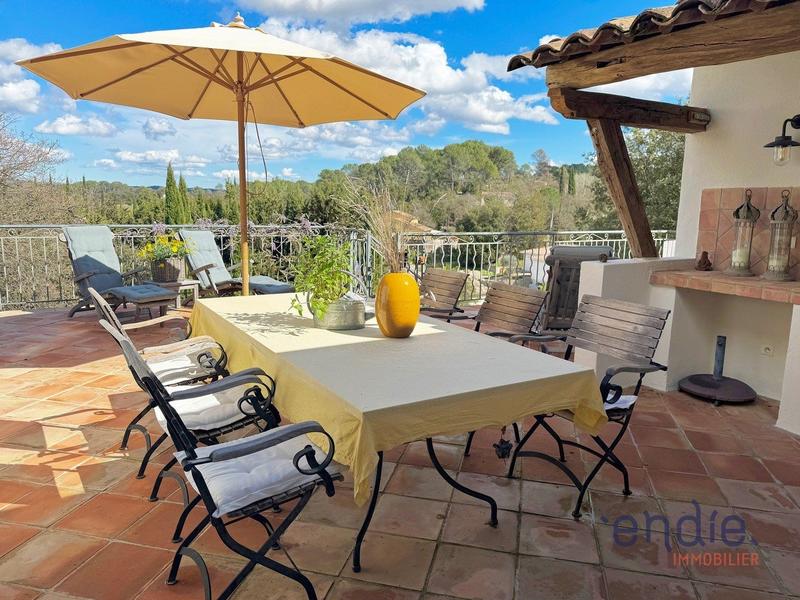 Maison - 221 m² - 5 pièces