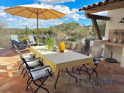 Maison - 221 m² - 5 pièces