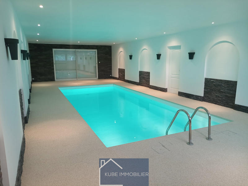 Propriété - 355 m² - 9 pièces