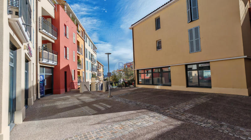 Appartement - 90 m² - 4 pièces