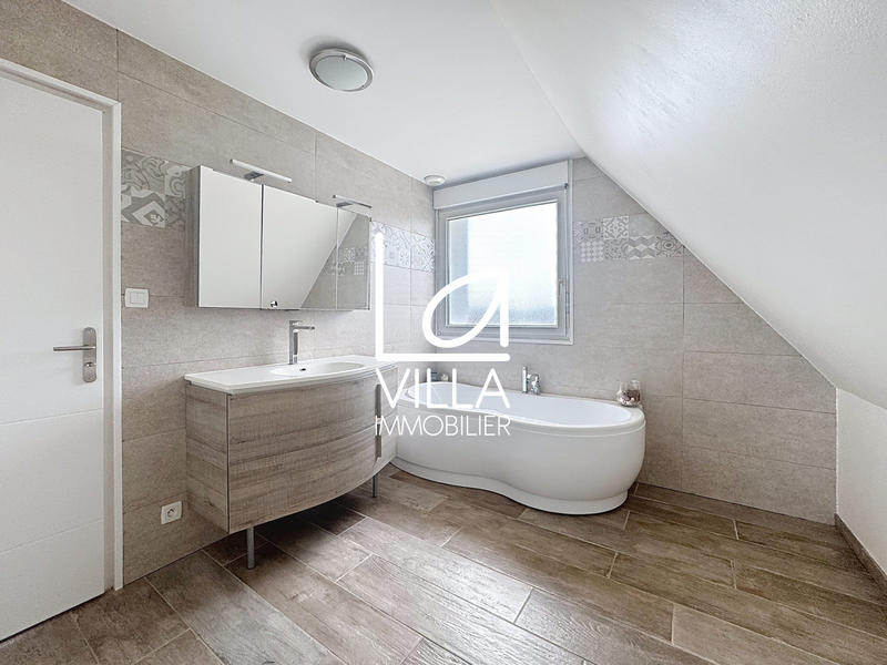 Maison - 149 m² - 10 pièces