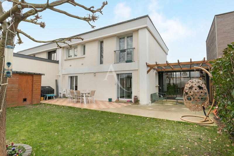 Maison - 145 m² - 6 pièces