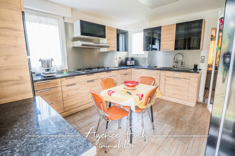 Maison - 495 m² - 14 pièces