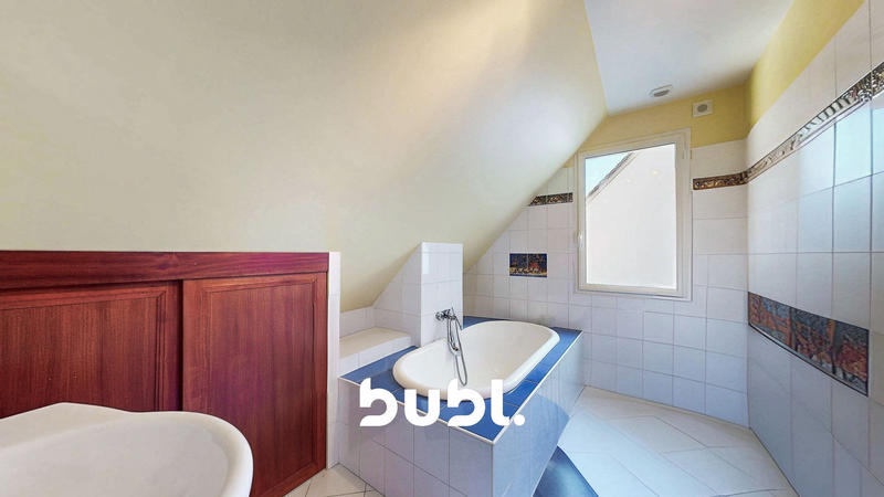 Maison - 302 m² - 12 pièces